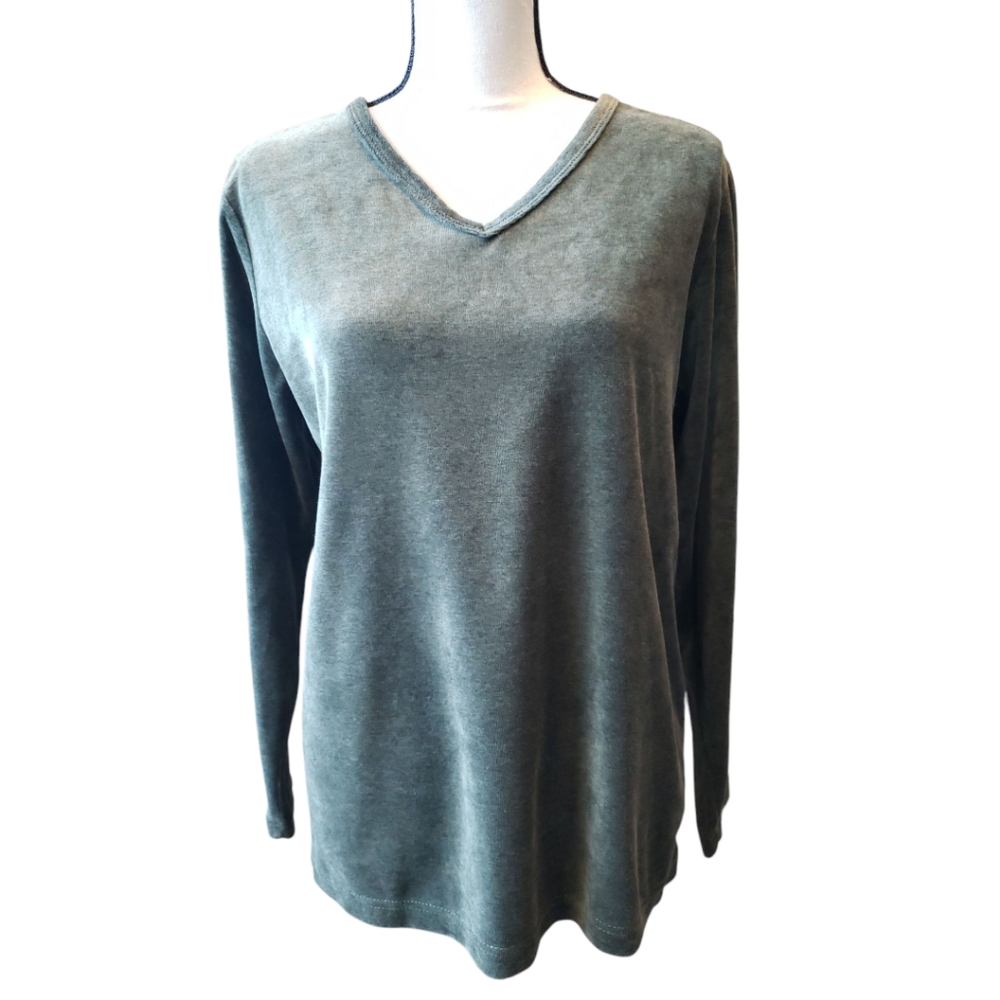 Passports V Neck Long Sleeves Top Size Medium